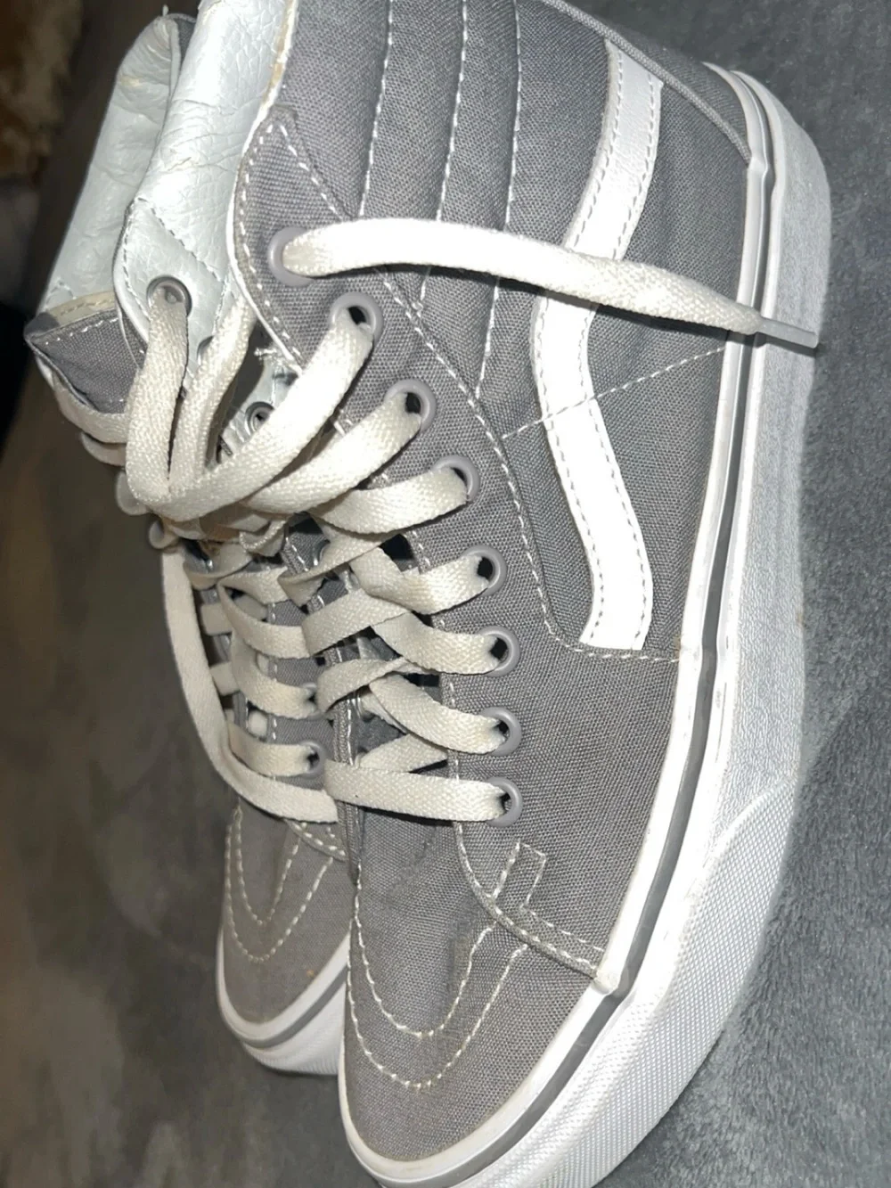 Boys Vans High Top Skate Sneakers in Gray and White 5.5
